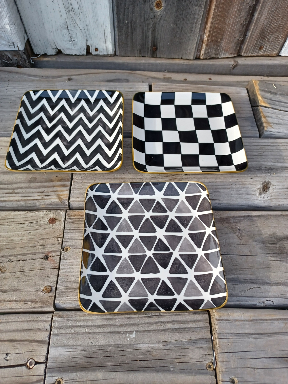 Over & Back Square Plates Black/White with Gold Trim